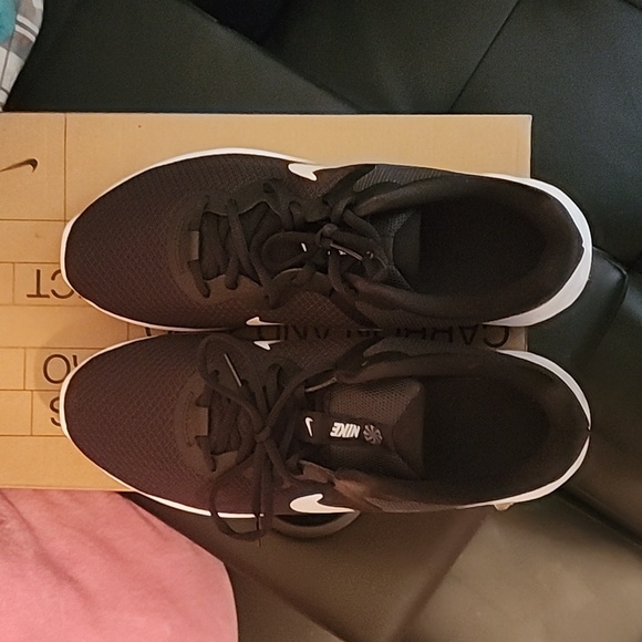 Nike Revolution size 11 wide blk - Picture 5 of 5